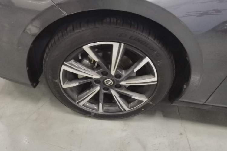 Used CHANGAN Eado 2024 1.5T GDI Automatic Prestige Edition Left Front Wheel Hub