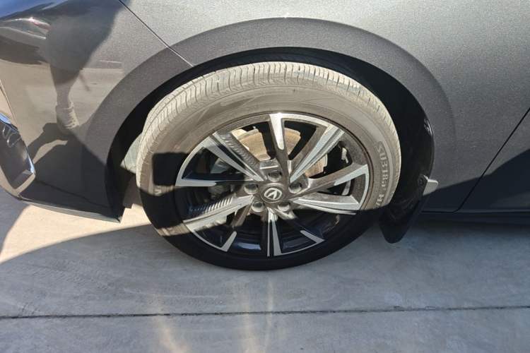Used CHANGAN Eado 2024 1.5T GDI Automatic Prestige Edition Left Front Wheel Hub