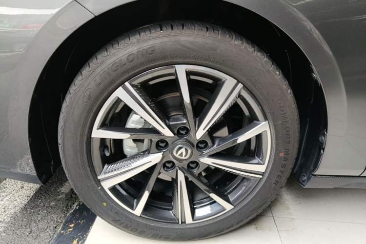 Used CHANGAN Eado 2024 1.5T GDI Automatic Prestige Edition Left Front Wheel Hub