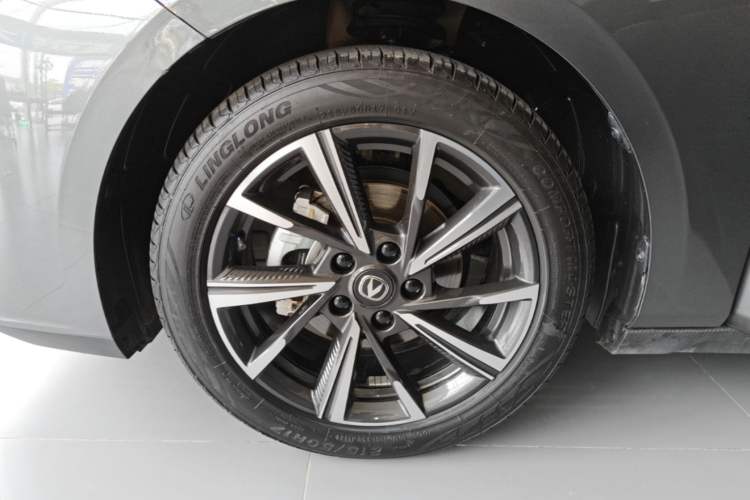 Used CHANGAN Eado 2024 1.5T GDI Automatic Prestige Edition Left Front Wheel Hub