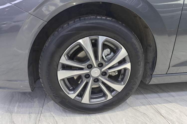 Used CHANGAN Eado 2024 PLUS Blue Whale NE 1.4T GDI DCT High-Energy Edition Left Front Wheel Hub