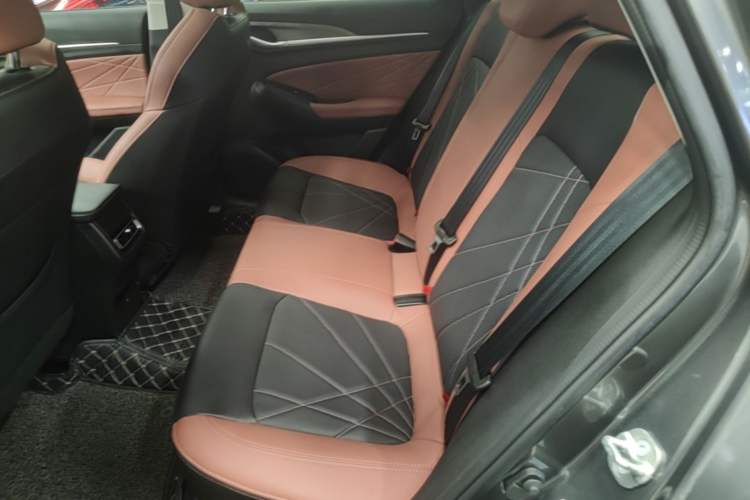 Used CHANGAN Eado 2024 PLUS Blue Whale NE 1.4T GDI DCT High-Energy Edition Left Rear Seat