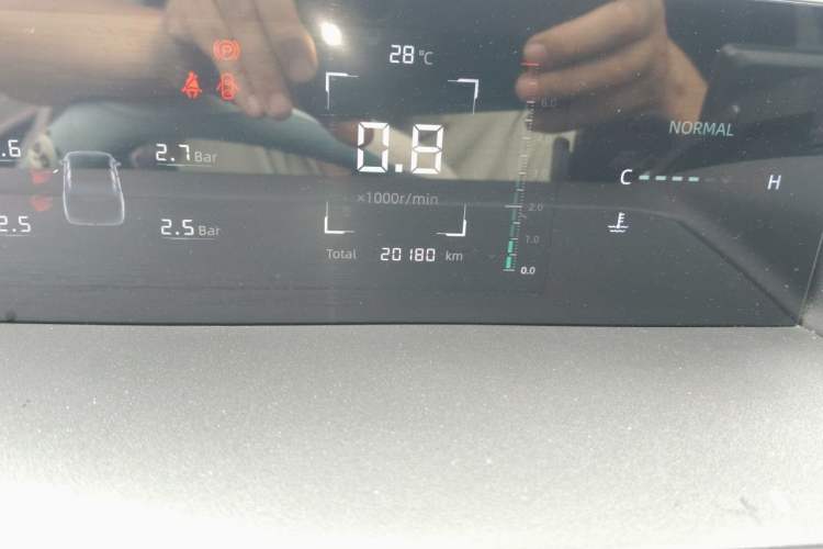 Used CHANGAN Eado 2024 1.5T GDI Automatic Prestige Edition Odometer Close Up