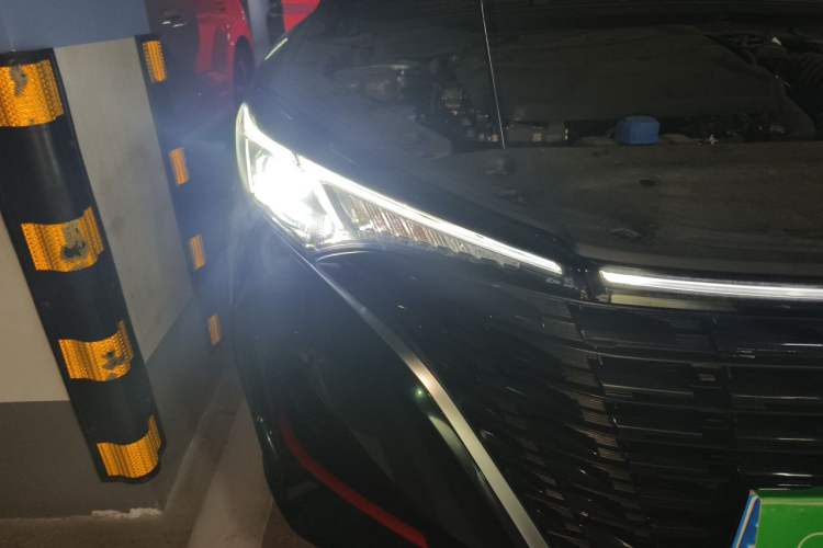 Used CHANGAN Eado 2024 PLUS Blue Whale NE 1.4T GDI DCT High-Energy Edition Right Front Headlight