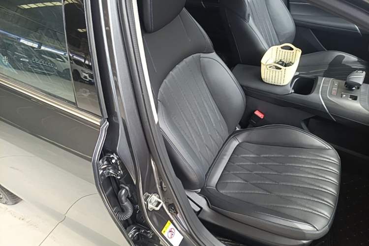 Used CHANGAN Eado 2024 1.5T GDI Automatic Flagship Edition Right Front Seat