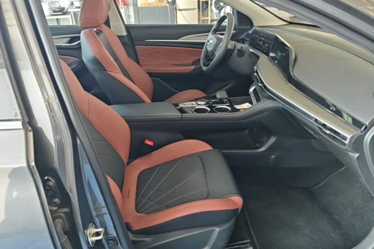 Used CHANGAN Eado 2024 PLUS Blue Whale NE 1.4T GDI DCT High-Energy Edition Right Front Seat