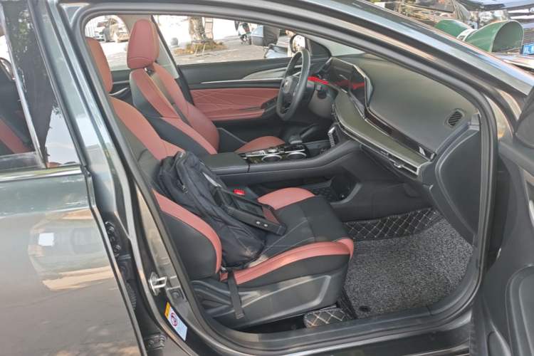 Used CHANGAN Eado 2024 PLUS Blue Whale NE 1.4T GDI DCT High-Energy Edition Right Front Seat