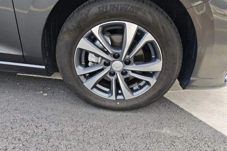 Used CHANGAN Eado 2024 PLUS Blue Whale NE 1.4T GDI DCT High-Energy Edition Right Front Wheel Hub