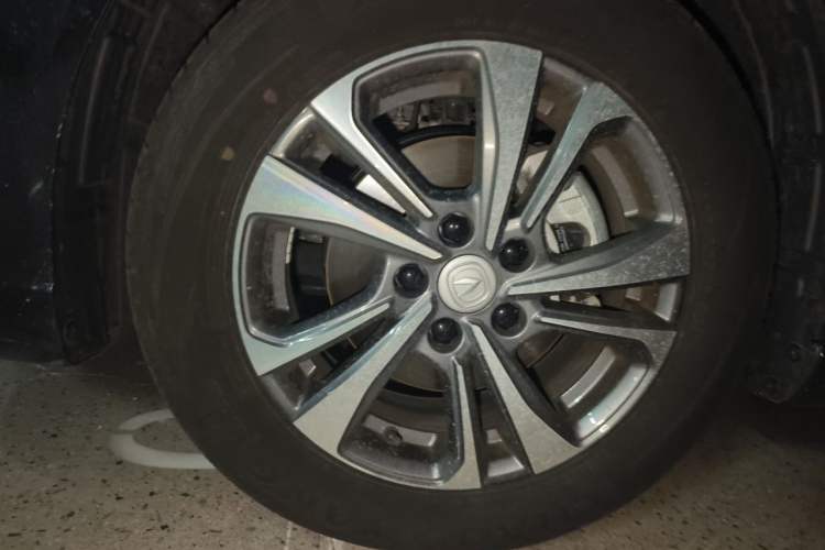 Used CHANGAN Eado 2024 PLUS Blue Whale NE 1.4T GDI DCT High-Energy Edition Right Front Wheel Hub