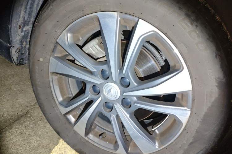 Used CHANGAN Eado 2024 PLUS Blue Whale NE 1.4T GDI DCT High-Energy Edition Right Front Wheel Hub