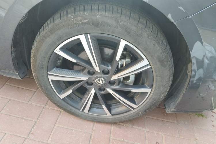 Used CHANGAN Eado 2024 1.5T GDI Automatic Prestige Edition Right Front Wheel Hub
