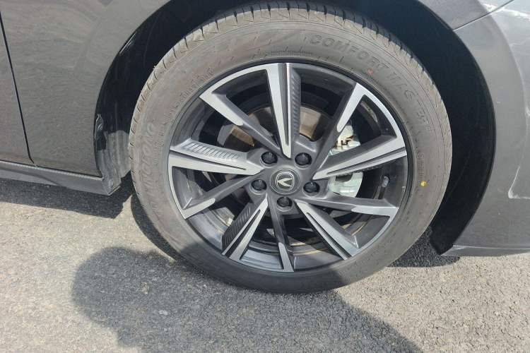 Used CHANGAN Eado 2024 1.5T GDI Automatic Flagship Edition Right Front Wheel Hub