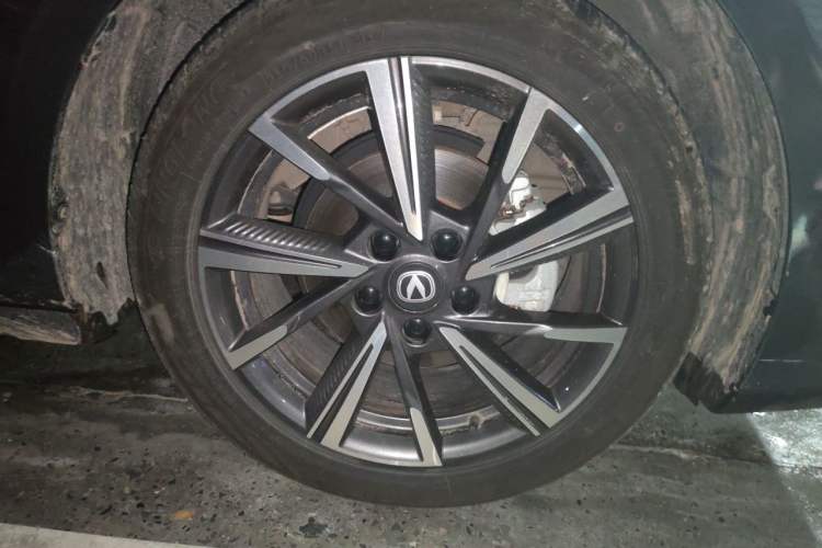 Used CHANGAN Eado 2024 1.5T GDI Automatic Flagship Edition Right Front Wheel Hub