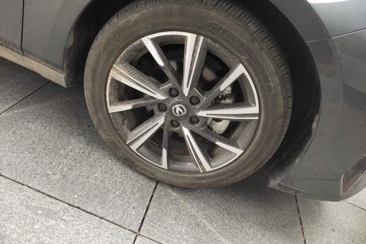 Used CHANGAN Eado 2024 1.5T GDI Automatic Prestige Edition Right Front Wheel Hub