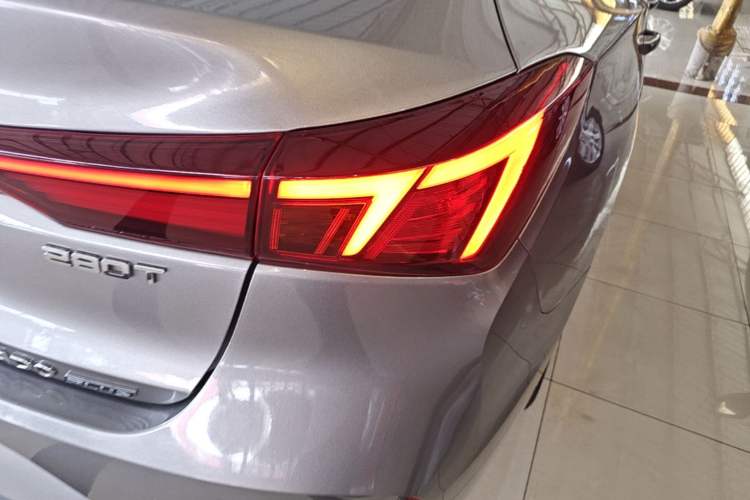 Used CHANGAN Eado 2024 PLUS Blue Whale NE 1.4T GDI DCT High-Energy Edition Right Rear Taillight