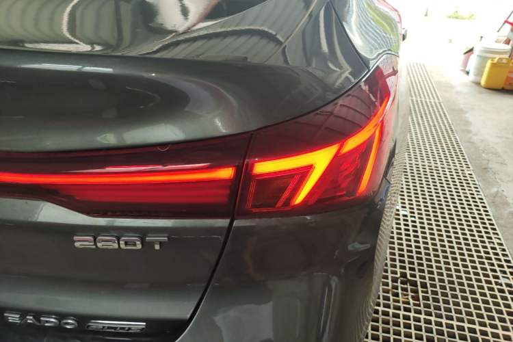 Used CHANGAN Eado 2024 PLUS Blue Whale NE 1.4T GDI DCT High-Energy Edition Right Rear Taillight