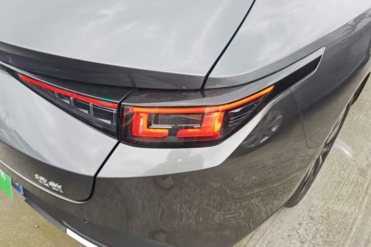 Used CHANGAN Eado 2024 1.5T GDI Automatic Prestige Edition Right Rear Taillight
