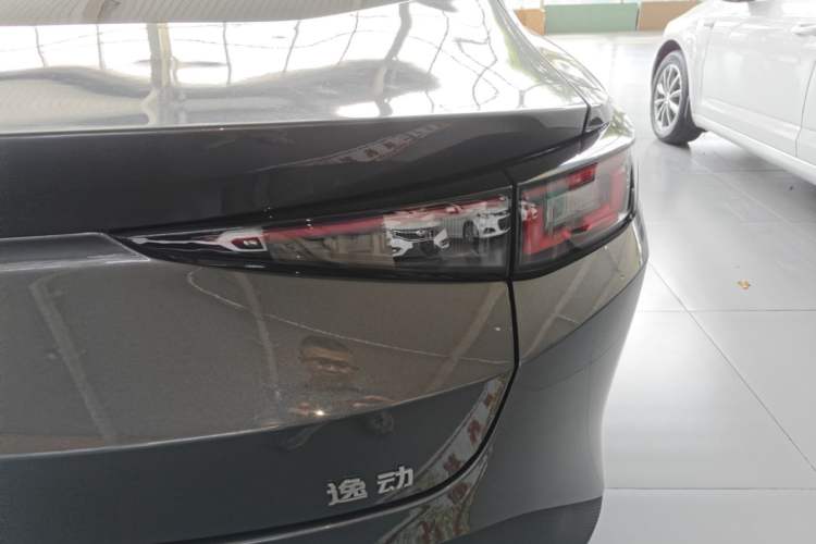 Used CHANGAN Eado 2024 1.5T GDI Automatic Prestige Edition Right Rear Taillight