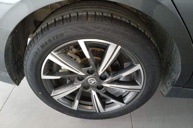 Used CHANGAN Eado 2024 1.5T GDI Automatic Prestige Edition Right Rear Wheel Hub