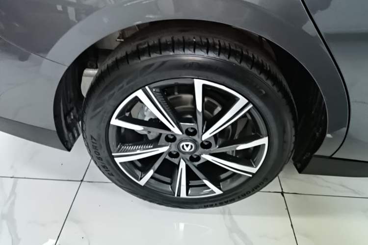 Used CHANGAN Eado 2024 1.5T GDI Automatic Flagship Edition Right Rear Wheel Hub