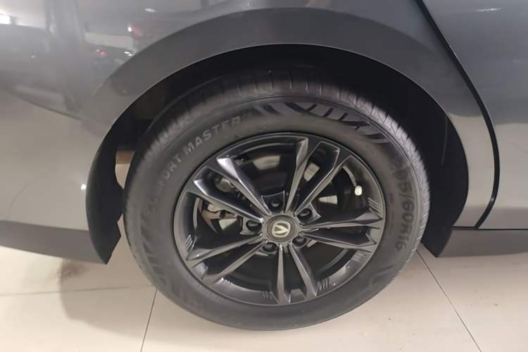 Used CHANGAN Eado 2024 1.5T GDI Automatic Enjoyment Edition Right Rear Wheel Hub