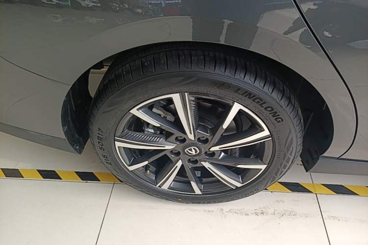 Used CHANGAN Eado 2024 1.5T GDI Automatic Flagship Edition Right Rear Wheel Hub