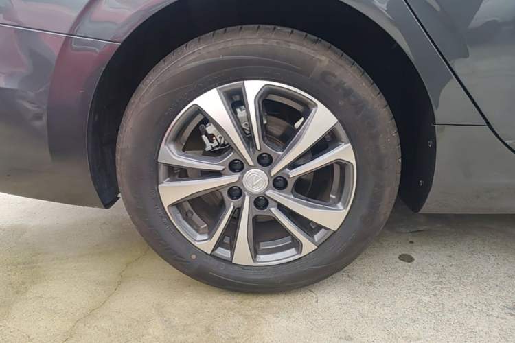 Used CHANGAN Eado 2024 PLUS Blue Whale NE 1.4T GDI DCT High-Energy Edition Right Rear Wheel Hub