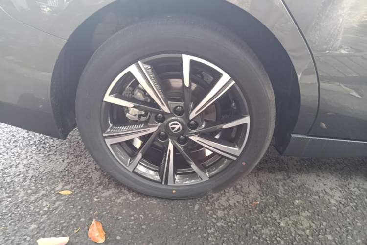 Used CHANGAN Eado 2024 1.5T GDI Automatic Flagship Edition Right Rear Wheel Hub