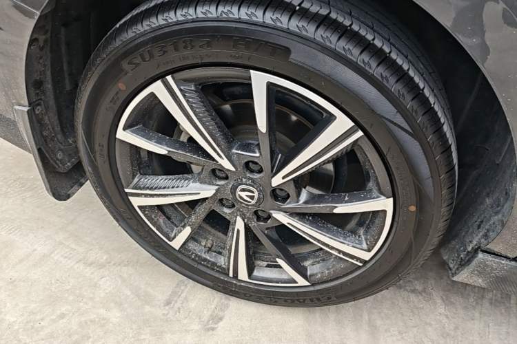 Used CHANGAN Eado 2024 1.5T GDI Automatic Prestige Edition Right Rear Wheel Hub
