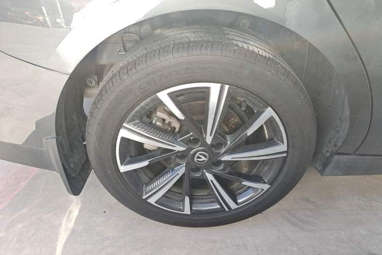 Used CHANGAN Eado 2024 1.5T GDI Automatic Prestige Edition Right Rear Wheel Hub