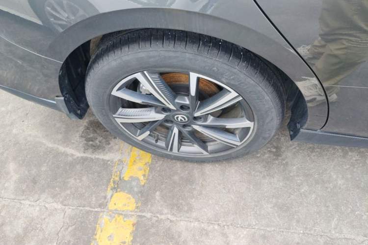 Used CHANGAN Eado 2024 1.5T GDI Automatic Flagship Edition Right Rear Wheel Hub
