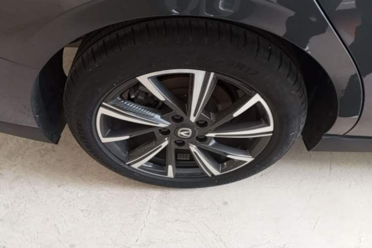 Used CHANGAN Eado 2024 1.5T GDI Automatic Flagship Edition Right Rear Wheel Hub