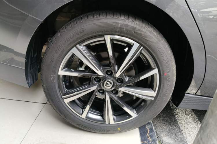 Used CHANGAN Eado 2024 1.5T GDI Automatic Prestige Edition Right Rear Wheel Hub