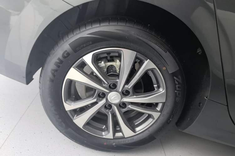 Used CHANGAN Eado 2024 PLUS Blue Whale NE 1.4T GDI DCT High-Energy Edition Right Rear Wheel Hub