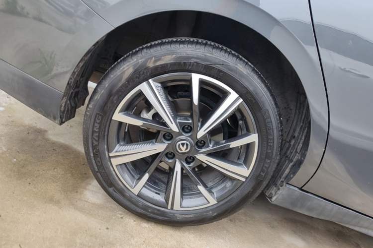 Used CHANGAN Eado 2024 1.5T GDI Automatic Flagship Edition Right Rear Wheel Hub