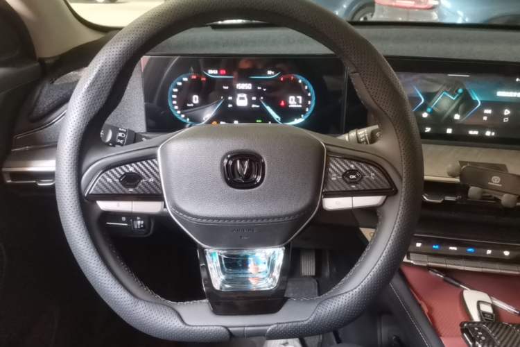 Used CHANGAN Eado 2024 PLUS Blue Whale NE 1.4T GDI DCT High-Energy Edition Steering Wheel