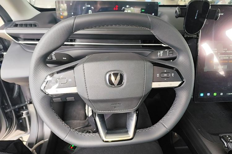 Used CHANGAN Eado 2024 1.5T GDI Automatic Prestige Edition Steering Wheel