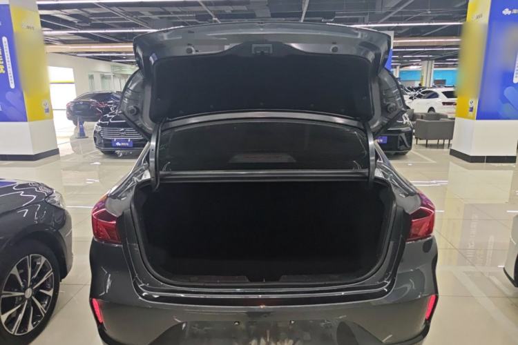 Used CHANGAN Eado 2024 PLUS Blue Whale NE 1.4T GDI DCT High-Energy Edition Trunk
