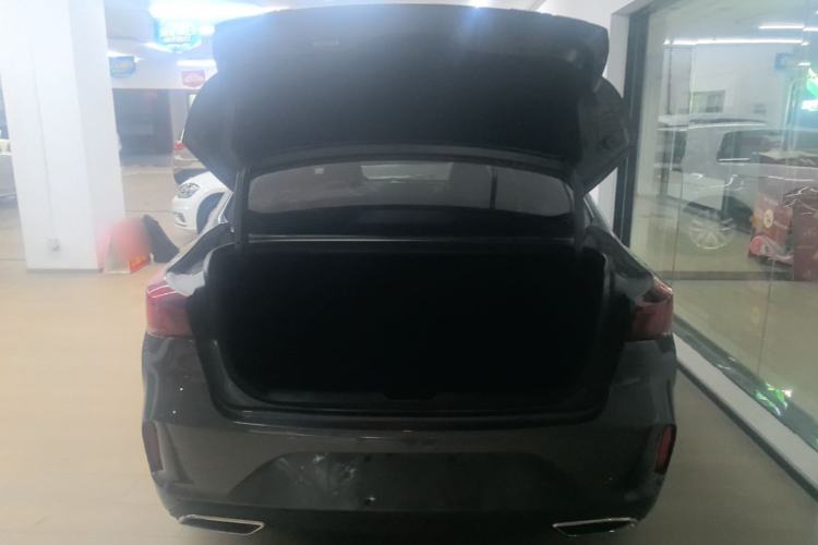 Used CHANGAN Eado 2024 PLUS Blue Whale NE 1.4T GDI DCT High-Energy Edition Trunk
