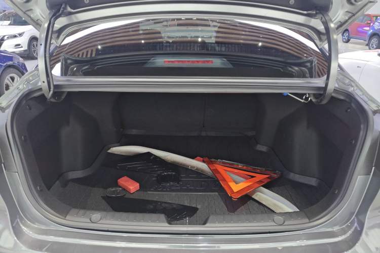 Used CHANGAN Eado 2024 PLUS Blue Whale NE 1.4T GDI DCT High-Energy Edition Trunk