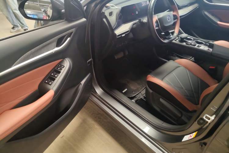Used CHANGAN Eado 2024 PLUS Blue Whale NE 1.4T GDI DCT High-Energy Edition Driver Seat