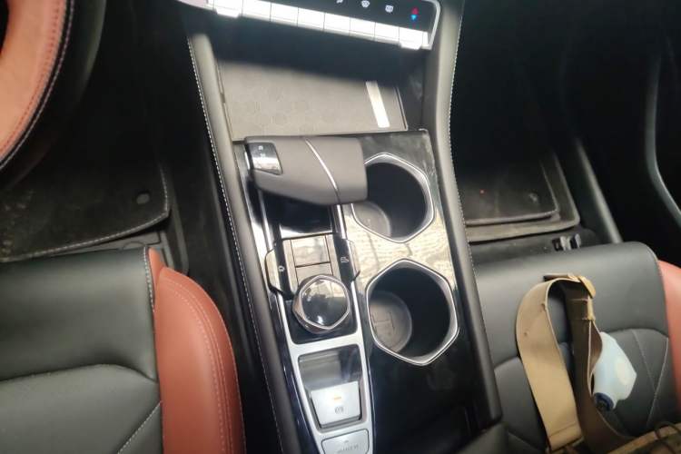Used CHANGAN Eado 2024 PLUS Blue Whale NE 1.4T GDI DCT High-Energy Edition Gear Lever
