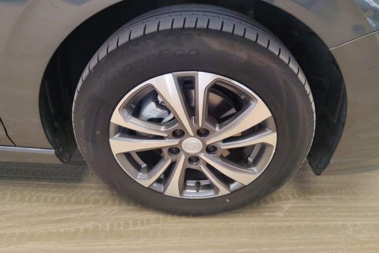 Used CHANGAN Eado 2024 PLUS Blue Whale NE 1.4T GDI DCT High-Energy Edition Right Front Wheel Hub
