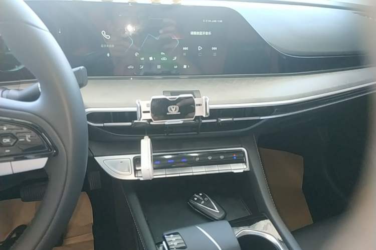 Used CHANGAN Eado 2024 PLUS Blue Whale NE 1.4T GDI DCT High-Energy Edition Audio And AC Panel