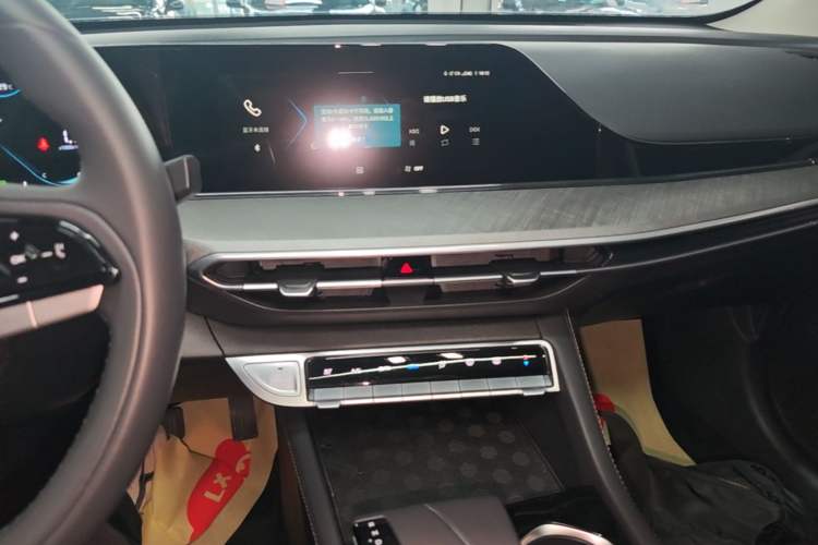Used CHANGAN Eado 2024 PLUS Blue Whale NE 1.4T GDI DCT High-Energy Edition Audio And AC Panel