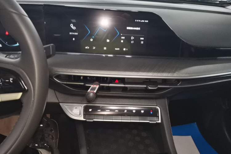 Used CHANGAN Eado 2024 PLUS Blue Whale NE 1.4T GDI DCT High-Energy Edition Audio And AC Panel