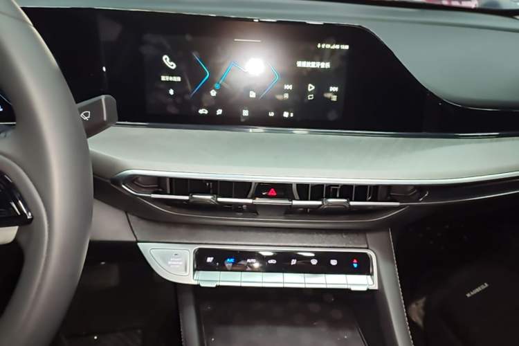 Used CHANGAN Eado 2024 PLUS Blue Whale NE 1.4T GDI DCT High-Energy Edition Audio And AC Panel