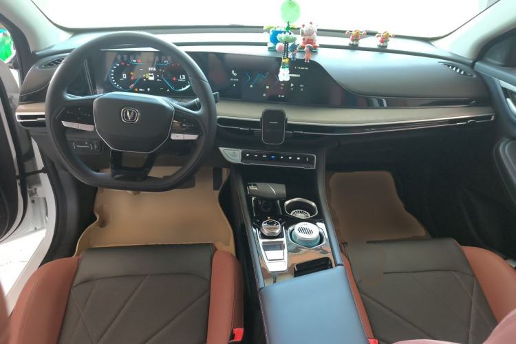 Used CHANGAN Eado 2024 PLUS Blue Whale NE 1.4T GDI DCT High-Energy Edition Center Console