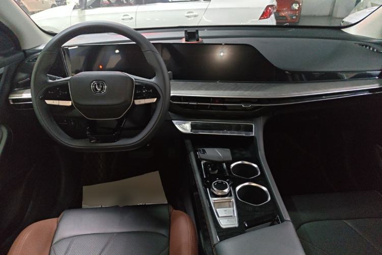 Used CHANGAN Eado 2024 PLUS Blue Whale NE 1.4T GDI DCT High-Energy Edition Center Console