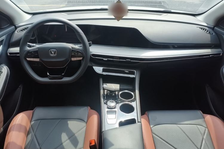 Used CHANGAN Eado 2024 PLUS Blue Whale NE 1.4T GDI DCT High-Energy Edition Center Console